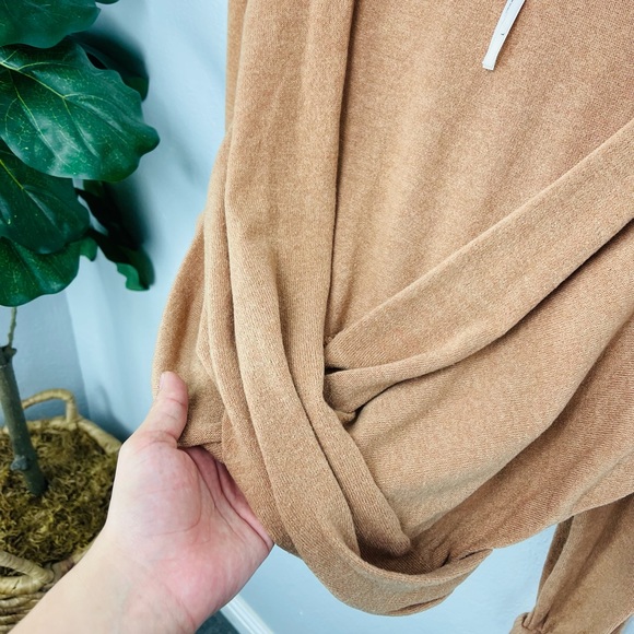 By anthropology Tan Cropped V-Neck Long Sleeves Sweater Size L - Picture 6 of 9